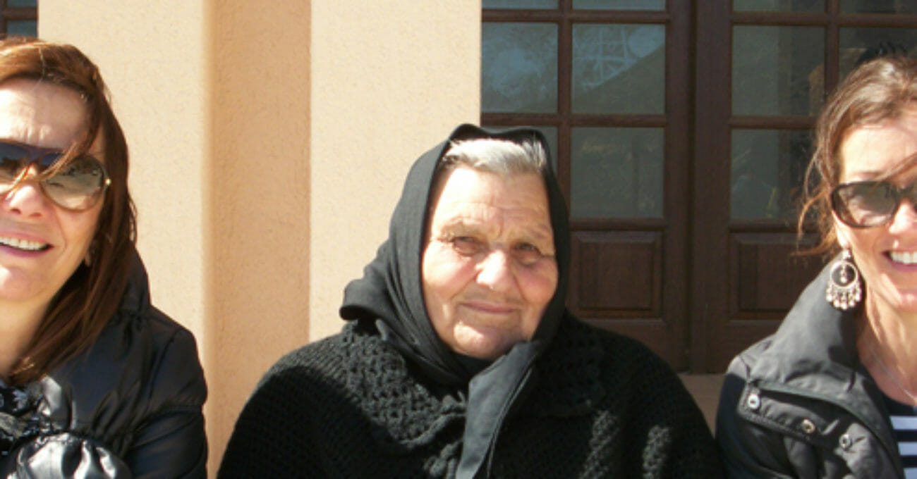 On the set of Το Νησί